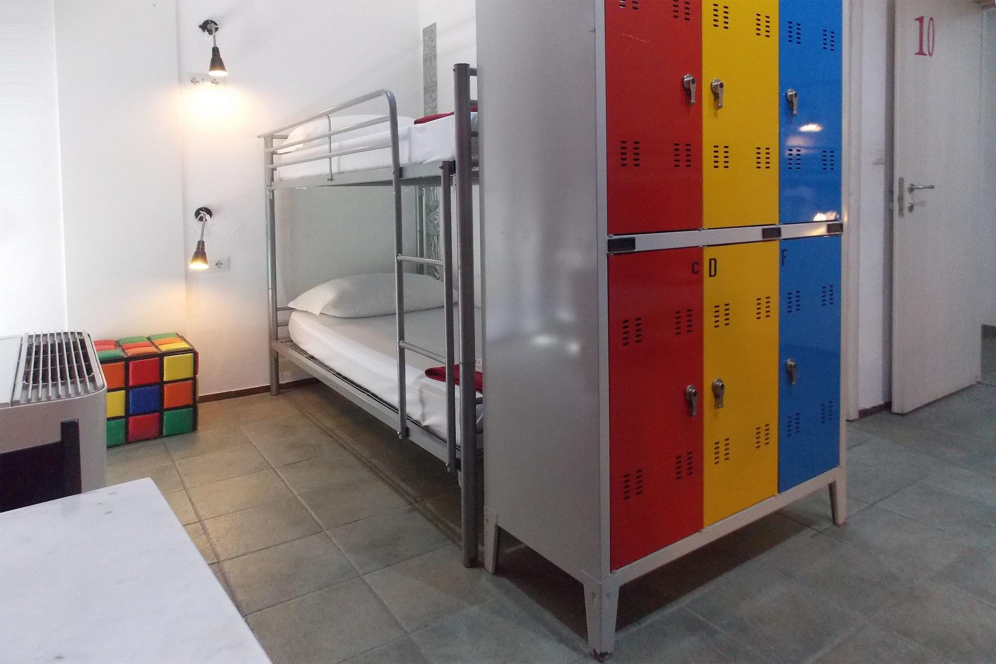 Colours Hostal *